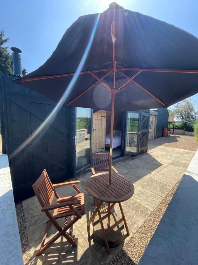 Henny Riverside Glamping Sudbury  Dış mekan fotoğraf